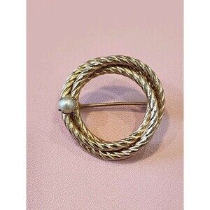 Vintage Circle With Faux Pearl 1 inch Gold Tone